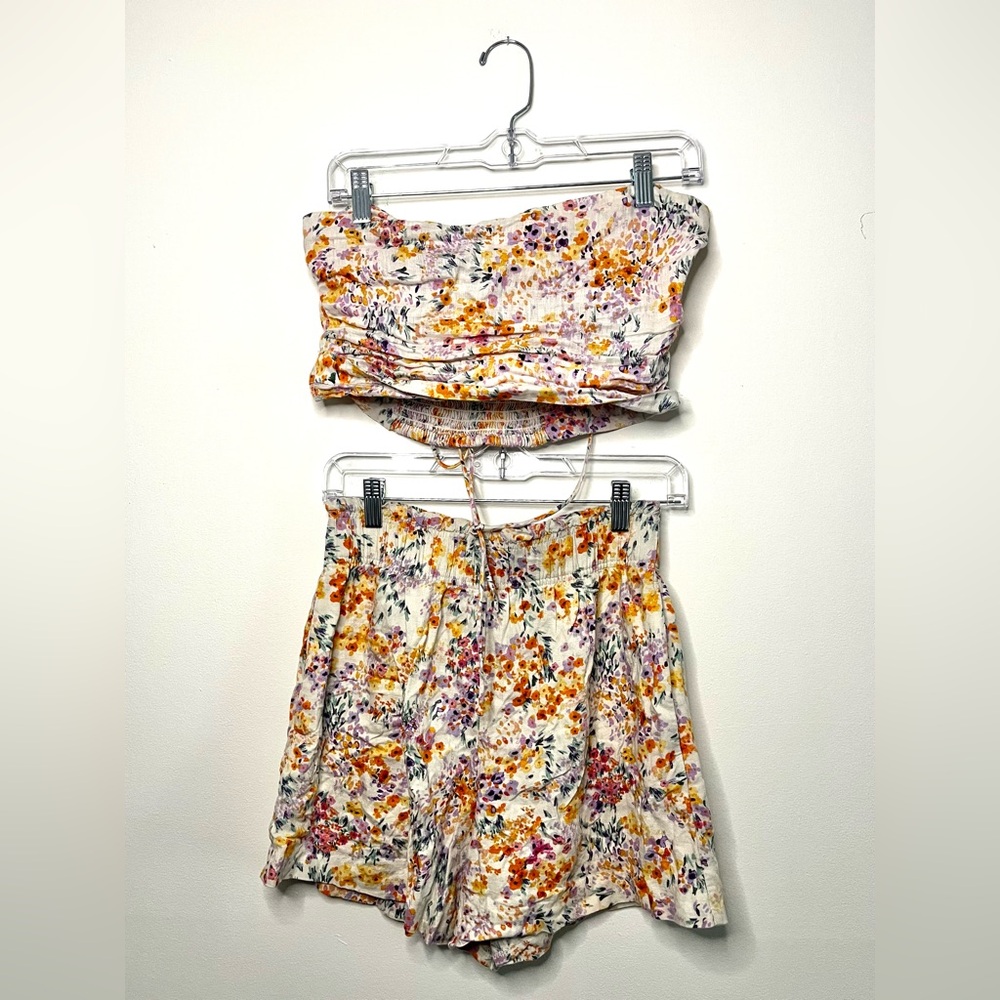 H&M Linen Blend Shorts and Tied Tube Top Set, Floral Pattern on White Size Small